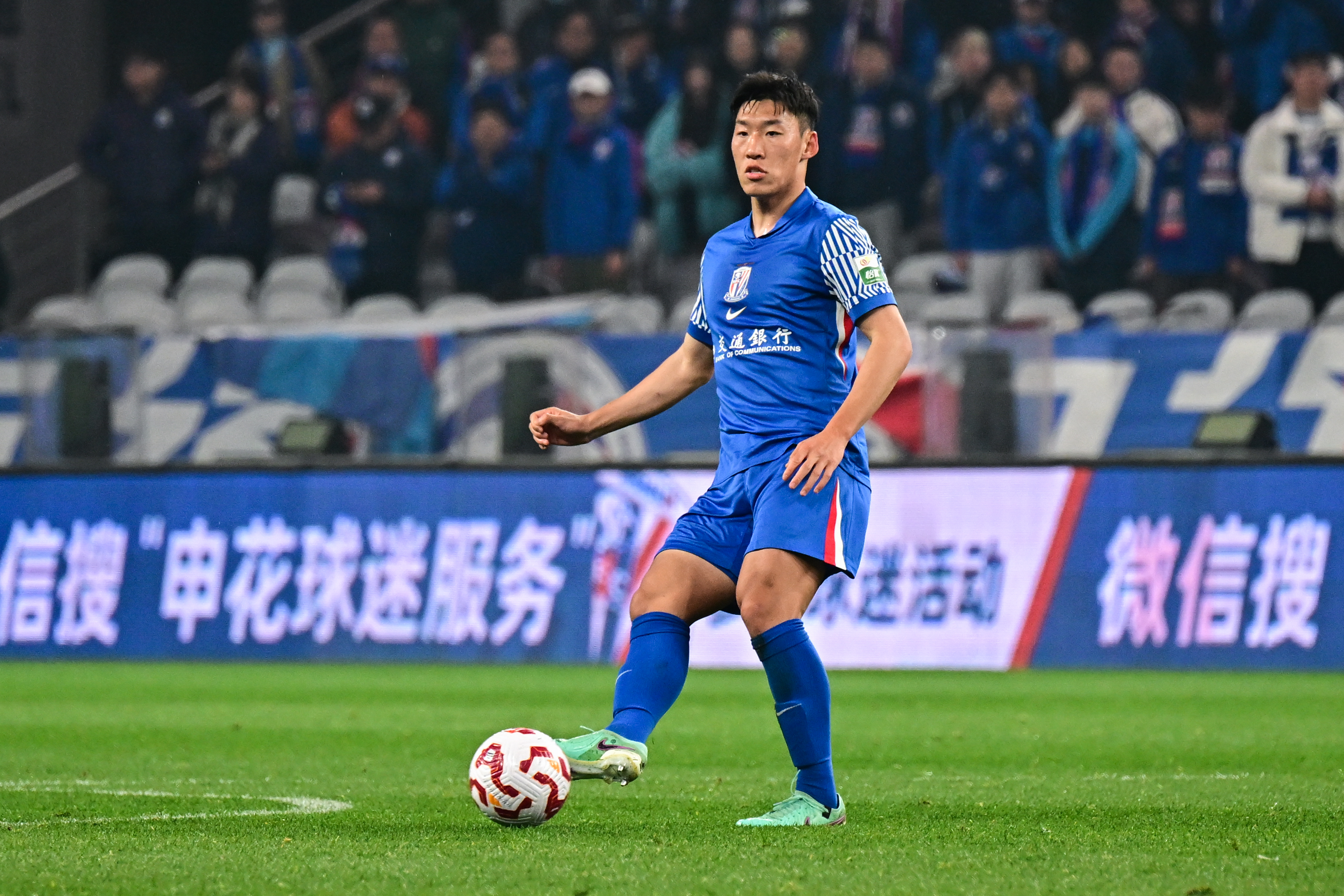 包含上海申花进入全队训练备战下一场比赛的词条