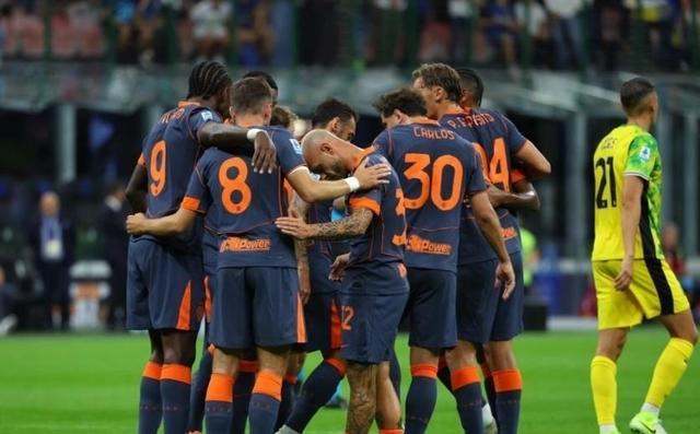 包含萨索洛客场大胜，打破连败劣势的词条