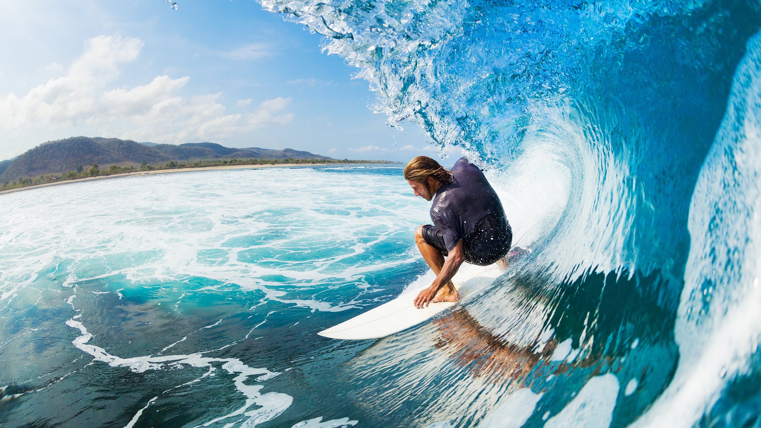 绿茵场上的双重奏，贝林厄姆的爆发与AC米兰的突尼斯惊魂夜